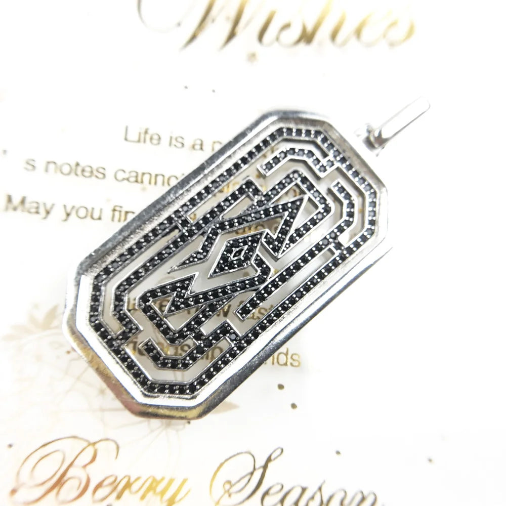 Pendant Maze For Men